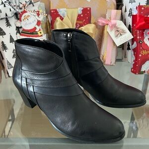 Ladies Black Booties leather size 8.5